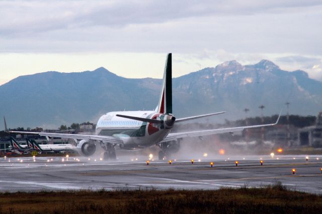 Embraer 170/175 (EI-RDJ)