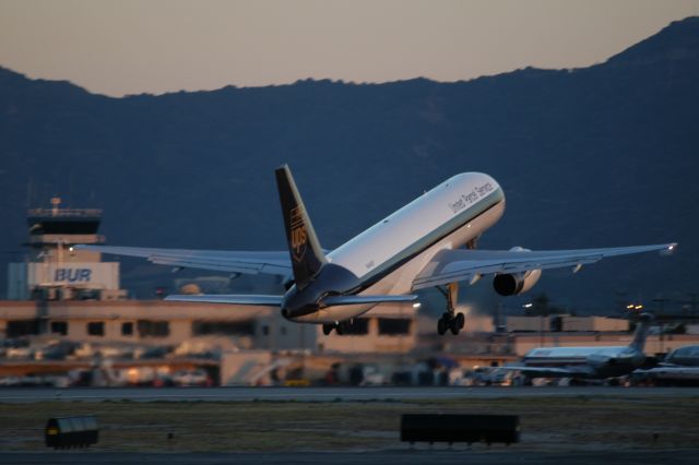 Boeing 757-200 (N444UP) - Departing Runway 15