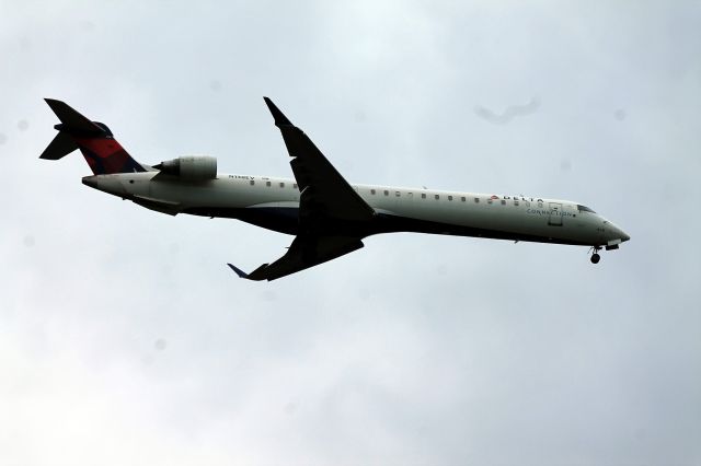 Canadair Regional Jet CRJ-900 (N138EV)