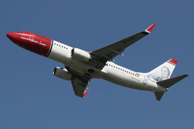 Boeing 737-800 (LN-DYN) - NAX1327 departing Manchester on the return to Stavanger.