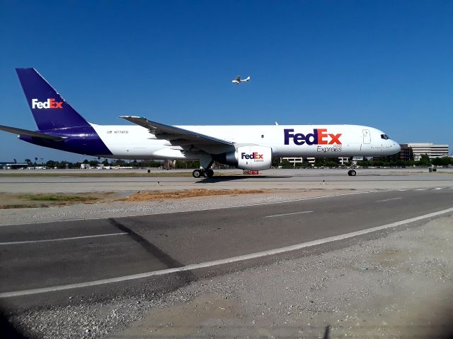 Boeing 757-200 (N774FD) - Taxiing to RWY 30