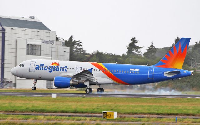 Airbus A320 (N259NV) - allegiant air a320-214 hz-as12 (n259nv) landing at shannon 31/7/18.