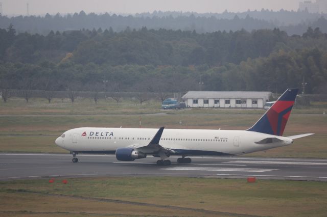 BOEING 767-300 (N197DN)