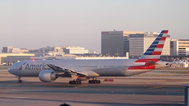 BOEING 777-300ER (N735AT)