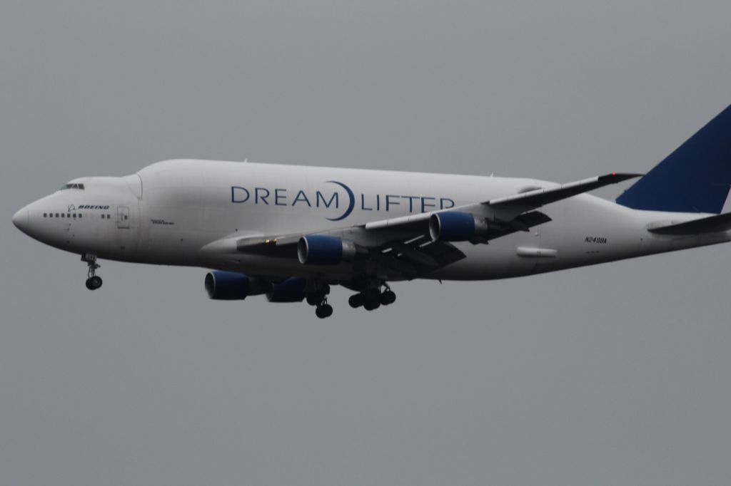 — — - Dream lifter landing