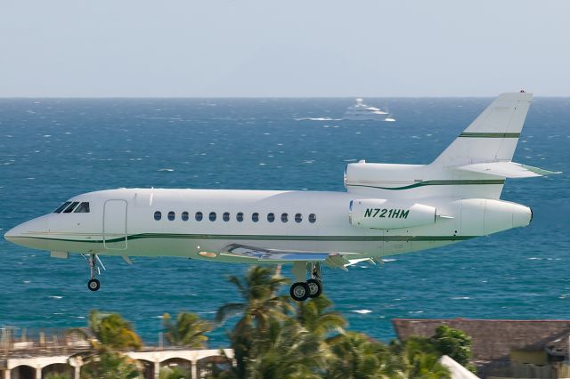 N721HM — - Falcon 900B N721HM on approach to Saint Maarten