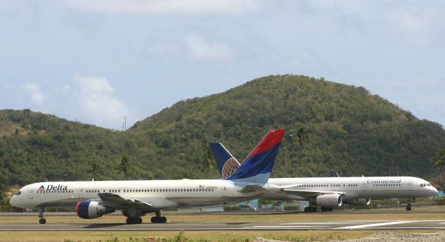 Boeing 757-200 (N685DA)