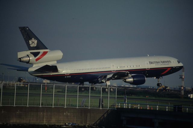 McDonnell Douglas DC-10 (G-DCIO) - Short Final at Tokyo-Haneda Intl Airport Rwy22 on 1993/07/06 " VIP Flight "