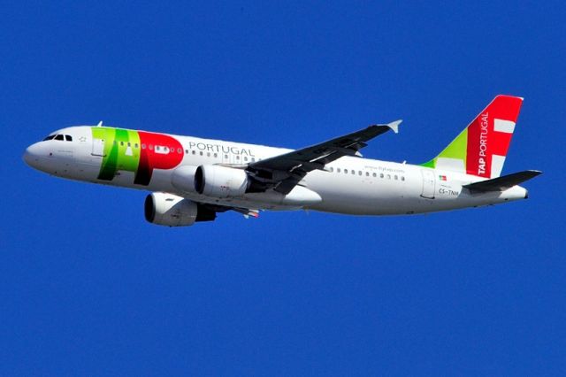 Airbus A320 (CS-TNM) - 2009