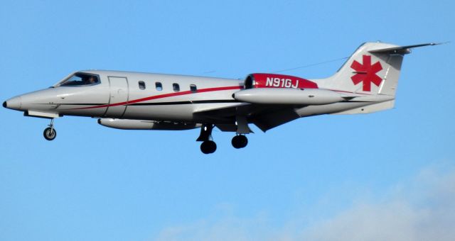 Learjet 35 (N91GJ) - On final is this Air Ambulance 1975 Gates Learjet 35A in the Winter of 2021.