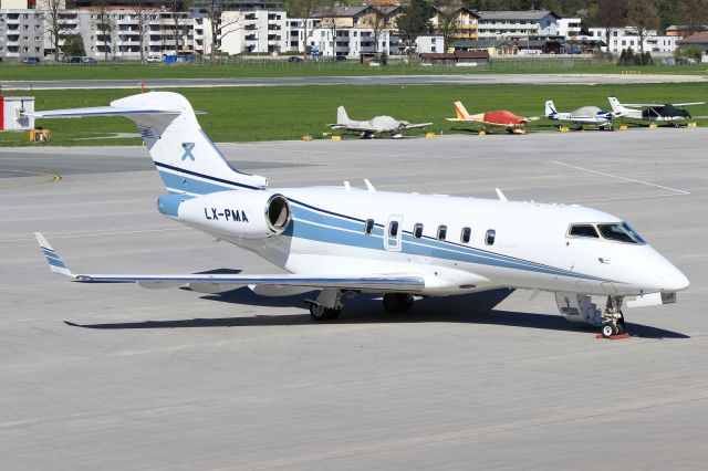 Bombardier Challenger 300 (LX-PMA)