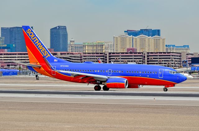 Boeing 737-700 (N720WN) - N720WN Southwest Airlines 1998  Boeing 737-7H4(WL)  (cn 27854) - McCarran International Airport (KLAS)br /Las Vegas, Nevadabr /TDelCorobr /June 20, 2014