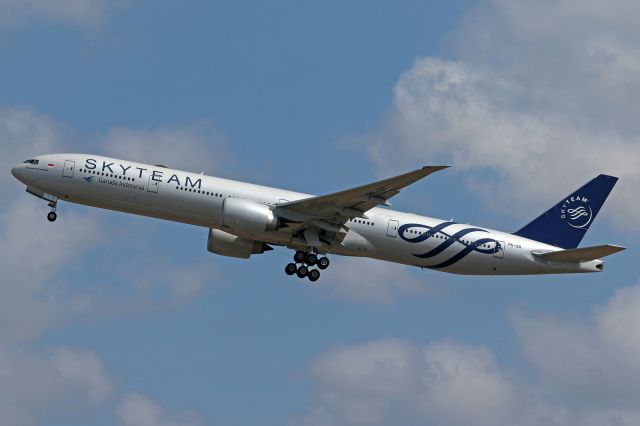 Boeing 777-200 (PK-GII) - "SkyTeam" livery