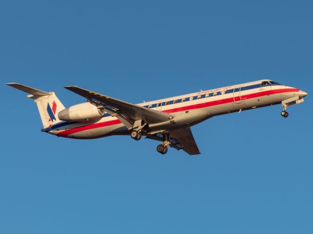 Embraer ERJ-135 (N810AE) - Envoy on short final for CVG's 18L after the hour and a half flight from New York's LaGuardia.