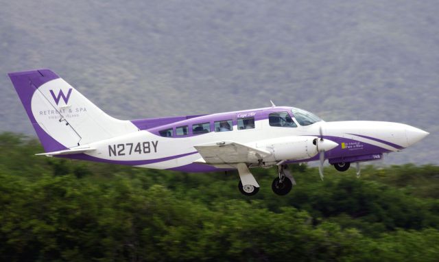 Cessna 402 (N2748Y)