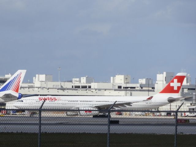 Airbus A330-300 (HB-JHC)