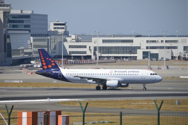 Airbus A320 (OO-TCH)