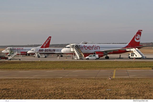 Airbus A320 — - AIR BERLIN Jet, A 320, Focker 100, B 737 , - painting, old and new - colors !