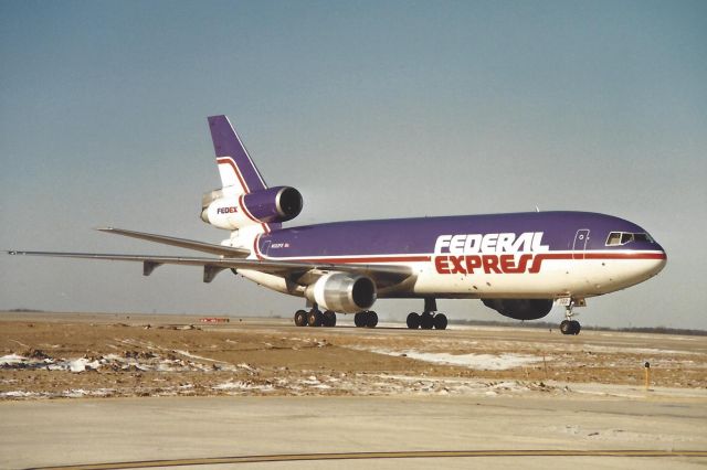 McDonnell Douglas DC-10 (N322FE)