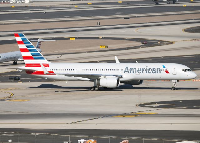 Boeing 757-200 (N940UW)