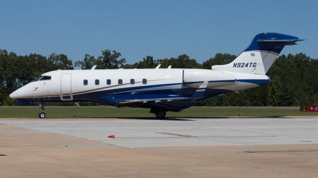 Bombardier Challenger 300 (N924TG)