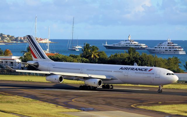 Airbus A340-300 (F-GLZJ)