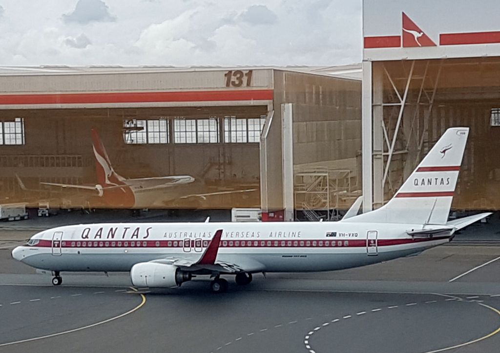 Boeing 737-700 (VH-VXQ) - Qantas Retro Livery at Sydney Airport