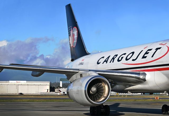 Boeing 757-200 (C-FKAJ)