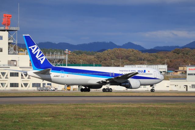 BOEING 767-300 (JA8567) - October 17th 2018:HKD-HND.