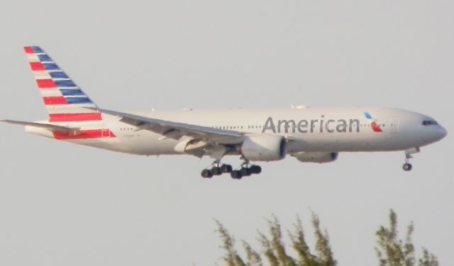 Boeing 777-200 (N783AN)