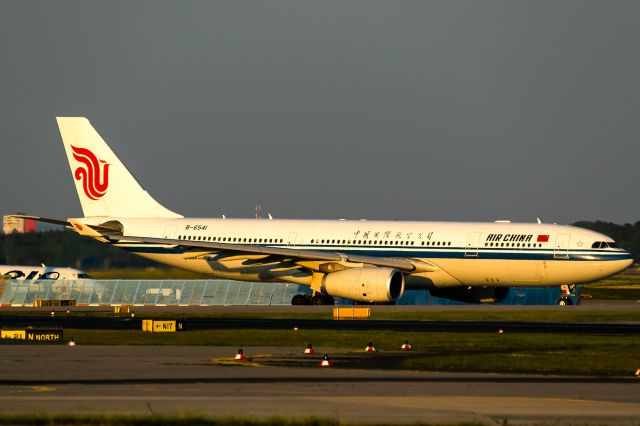 Airbus A330-200 (B-6541) - evening