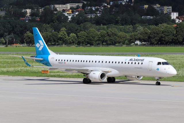 EMBRAER 195 (I-ADJO)