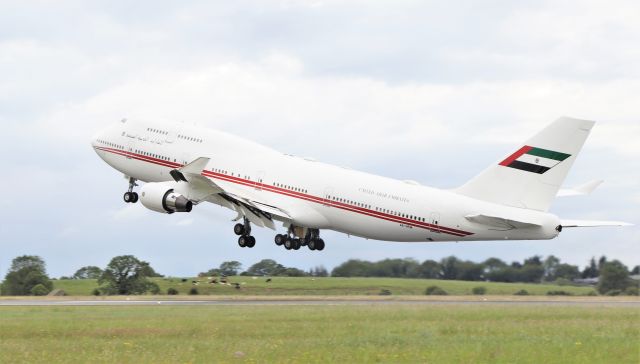 Boeing 747-400 (A6-HRM) - dubai air wing b747-422 a6-hrm dep shannon for lax 10/7/21.