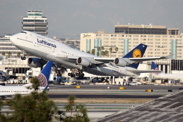 Boeing 747-400 (D-ABVD)