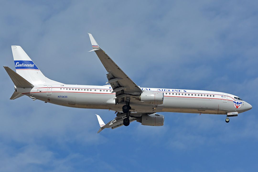 Boeing 737-900 (N75435) - United 737-924 N75435 Continental heritage at Phoenix Sky arbor on January 8, 2018.