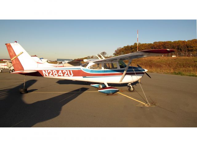 Cessna Skyhawk (N2842U) - The trusted Skyhawk.