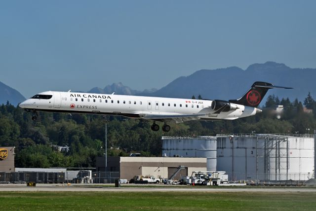 Canadair Regional Jet CRJ-900 (C-FJGZ)
