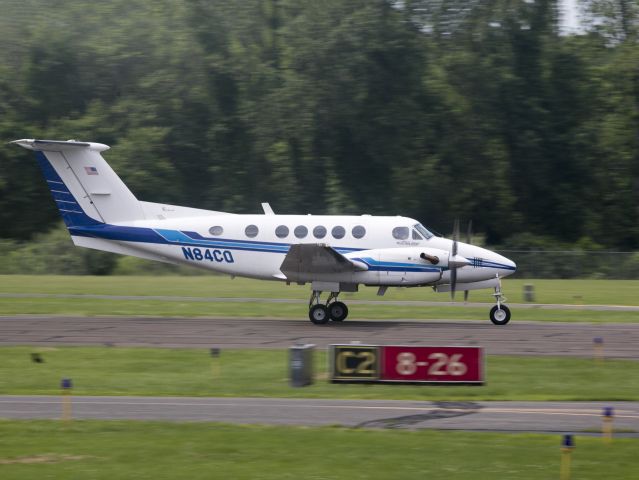 Beechcraft Super King Air 200 (N84CQ) - Runway 08.