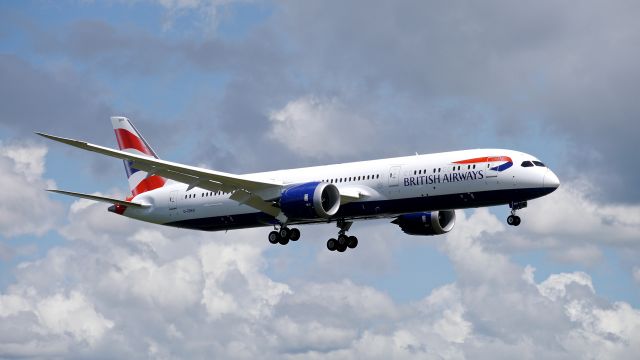 Boeing 787-9 Dreamliner (G-ZBKK) - BOE372 on final to Rwy 16R to complete a C1 flight on 6/15/16. (ln 442 / cn 38627).