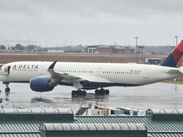 Airbus A350-900 (N575DZ)