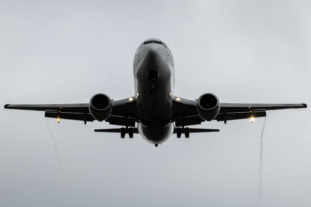 BOEING 737-400 (EI-STJ)