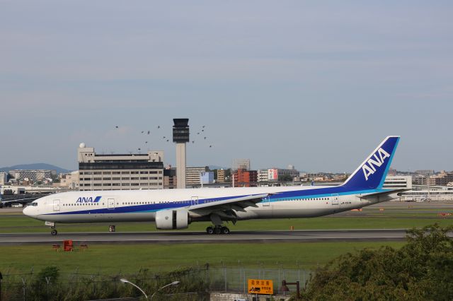 BOEING 777-300 (JA757A)