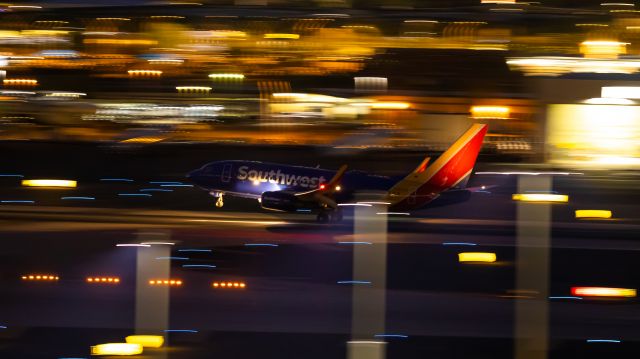 Boeing 737-700 — - Southwest Airlines 737-700 landing at PHX on 8/17/22. Taken with a Canon 850D and Rokinon 135mm f/2 manual focus lens.