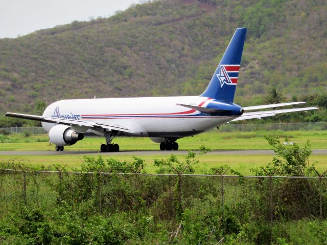 BOEING 767-300 (N319CM)