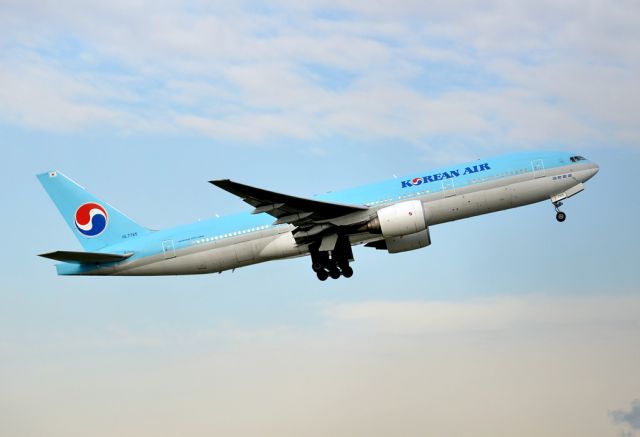 Boeing 777-200 (HL7765)