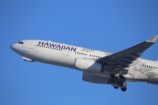 Airbus A330-200 (N360HA)