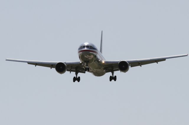 BOEING 767-300 —