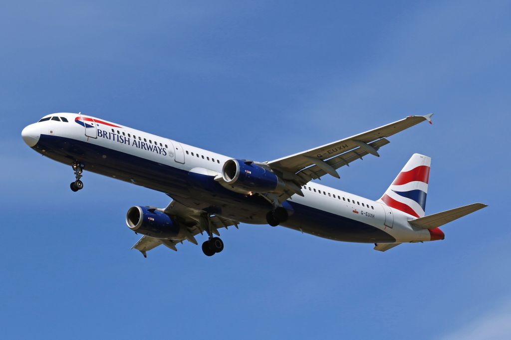 Airbus A321 (G-EUXH)