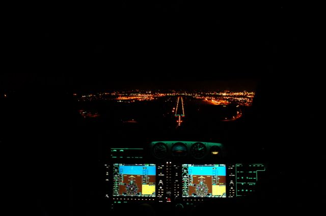 Diamond Star (N669PS) - final approach runway 36R