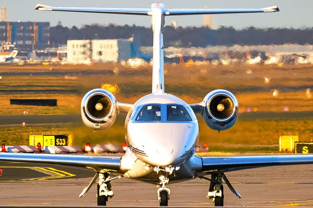 Embraer Phenom 300 (CS-PHI)